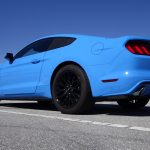 voiture-bleue-mustang